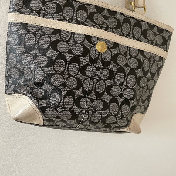 Coach purse - Picture 2 of 5